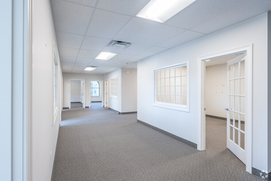 More Photos Of 640 George Washington Hwy, Lincoln Unknown For Sale