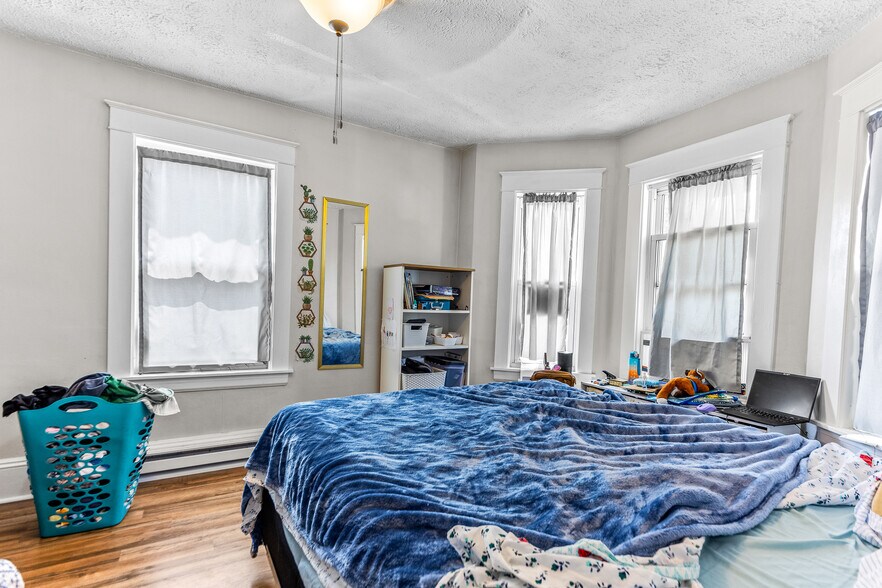 More Photos Of 51 Tanguay St, Sanford Apartments For Sale