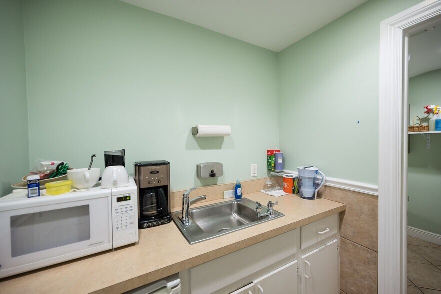 More Photos Of 302 Southard St, Key West Office For Sale