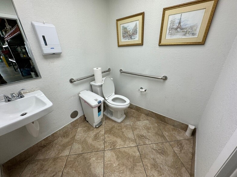 More Photos Of 11379-11399 NW 122nd St, Medley Warehouse For Sale