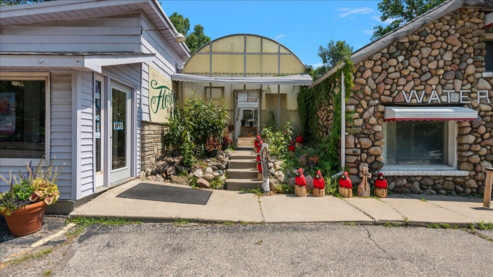 More Photos Of 5992 Dixie Hwy, Village of Clarkston General Retail For Sale