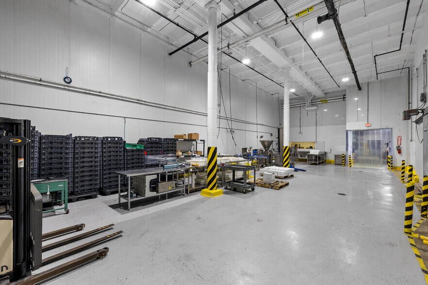 More Photos Of 18770 NE 6th Ave, Miami Refrigeration Cold Storage For Lease