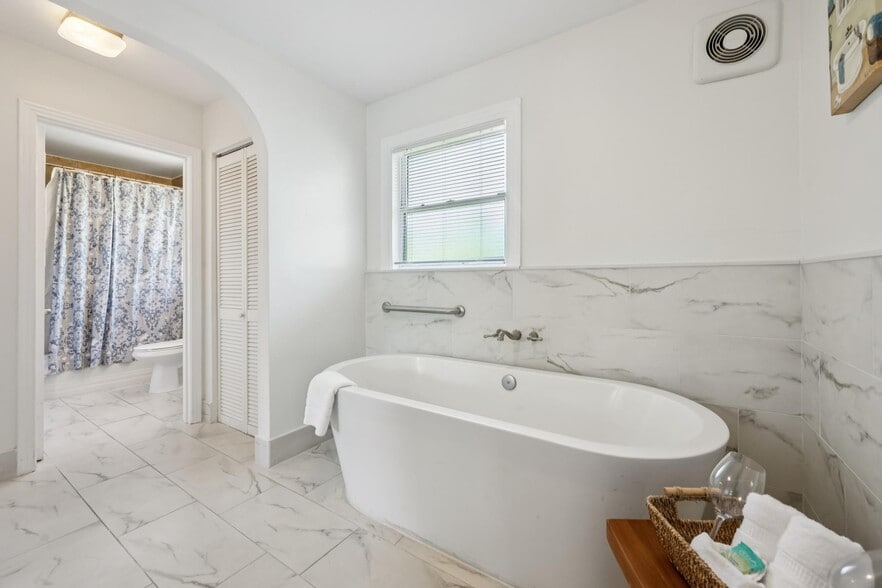 More Photos Of 1623 Lake St, Calistoga Hotel For Sale