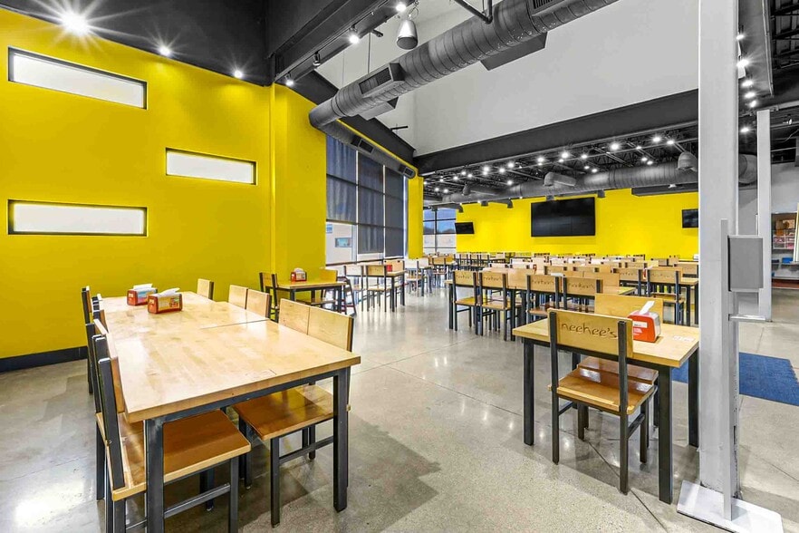 More Photos Of 4924 Rochester Rd, Troy Restaurant For Sale