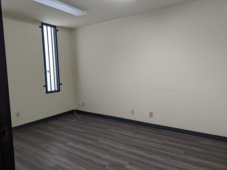 More Photos Of 4700 E Miller Dr, Temple City Warehouse For Lease