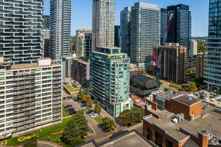 More Photos Of 150 Roehampton Ave, Toronto Apartments For Sale