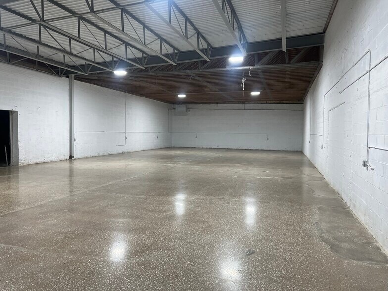 More Photos Of 1017 W 48th St, Chicago Warehouse For Lease