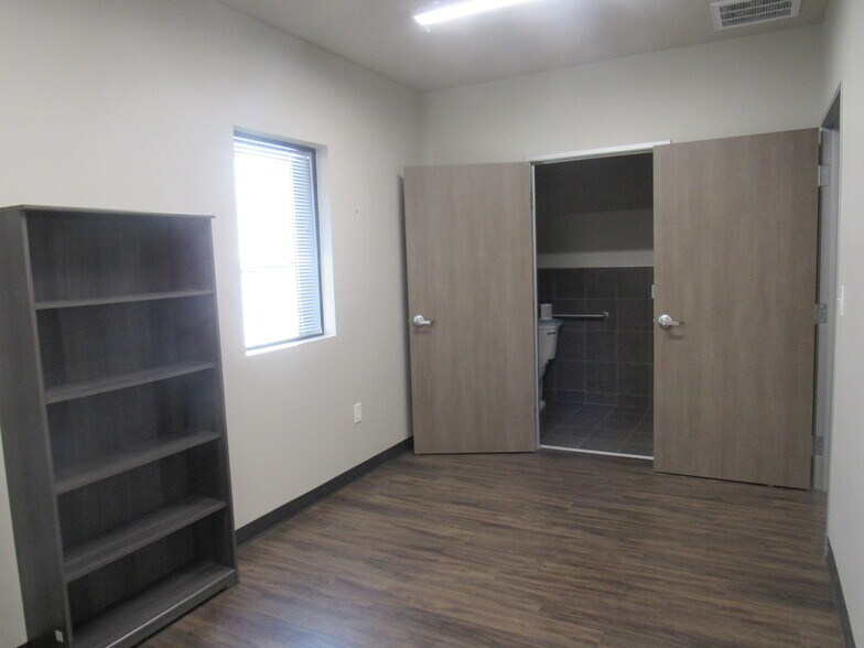 More Photos Of 595 W FM 120, Pottsboro Office For Lease