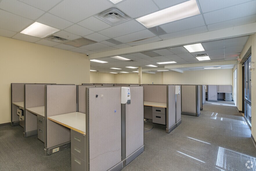 More Photos Of 2550 N Thunderbird Cir, Mesa Office For Lease