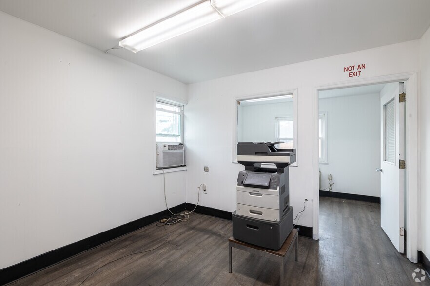 More Photos Of 3501 Edwin Ave, Savannah Truck Terminal For Sale