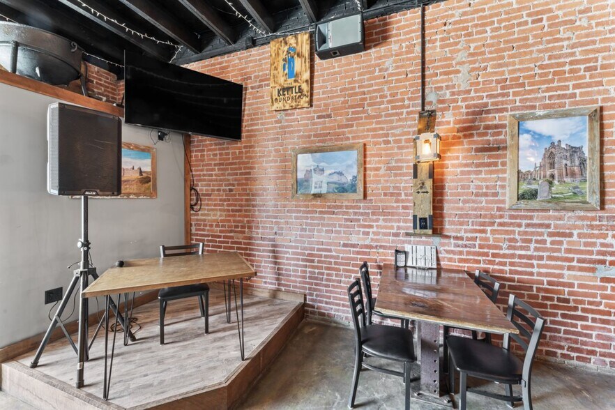 More Photos Of 508 S Main St, Grain Valley Bar For Lease