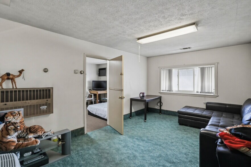 More Photos Of 501 S Breezewood Rd, Breezewood Specialty For Sale