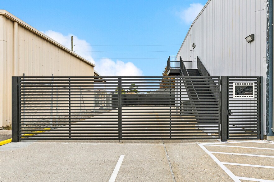 More Photos Of 8411 Parc Pl, Chalmette Office For Sale