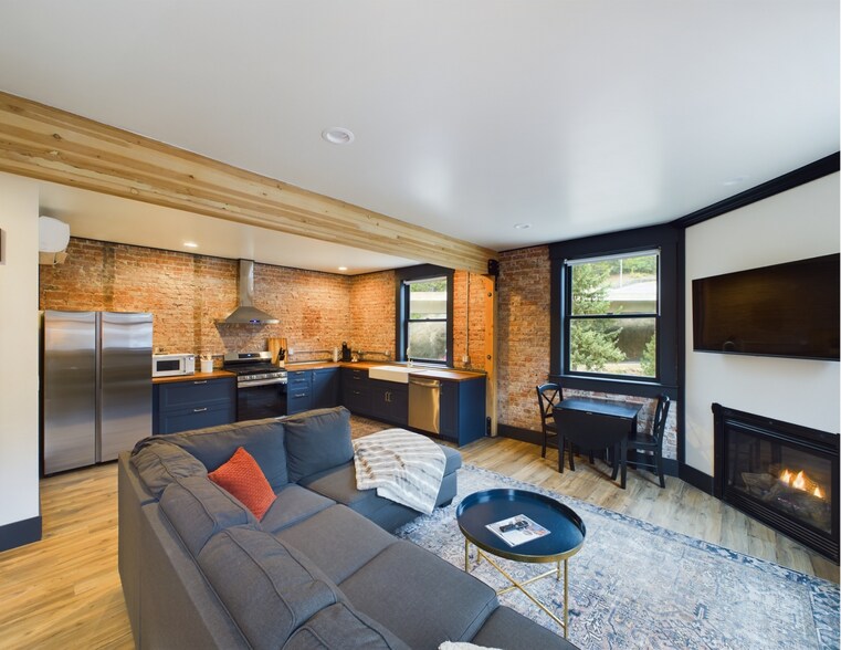 More Photos Of 220 6th St, Wallace Restaurant For Sale