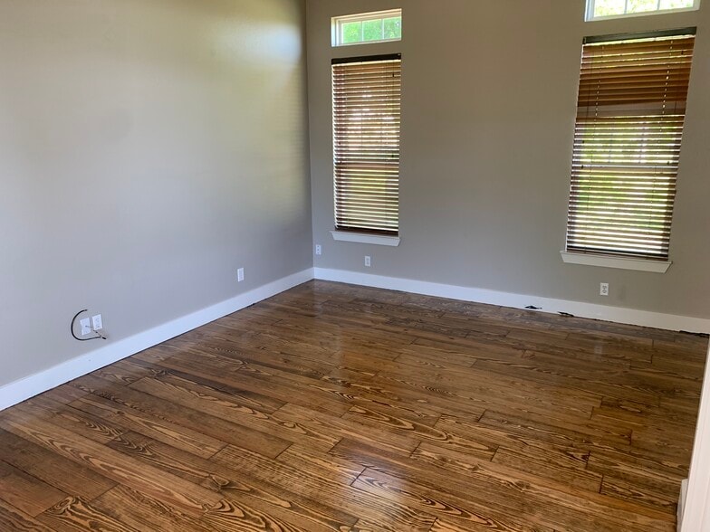 More Photos Of 5518 County Road 126, McKinney Office Residential For Lease