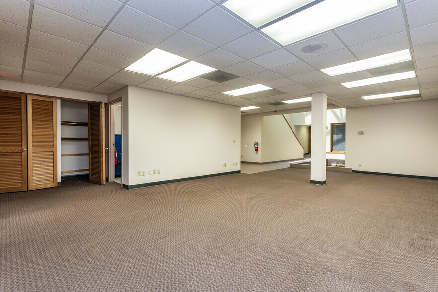 More Photos Of 1520 Washington Ave, Alton Bank For Sale
