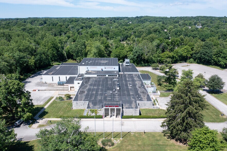 More Photos Of 1900 S Walnut St, Bloomington Manufacturing For Sale