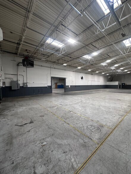 More Photos Of 2468-2470 Industrial Row Dr, Troy Warehouse For Lease
