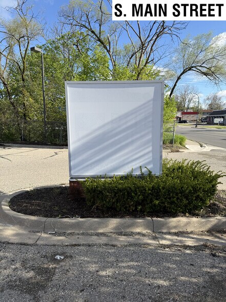 More Photos Of 800 Ann Arbor Rd W, Plymouth Drugstore For Sale