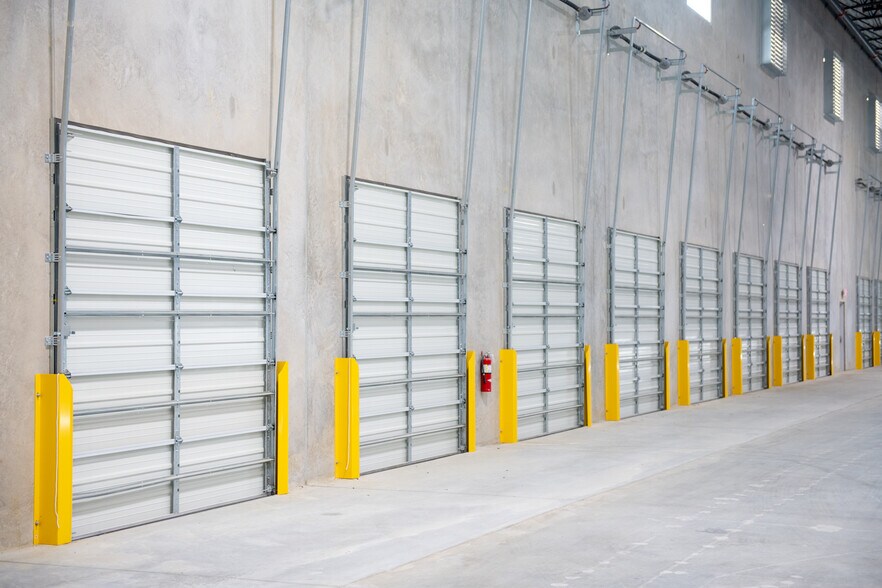 More Photos Of 6851 Cal Turner Dr, San Antonio Distribution For Lease