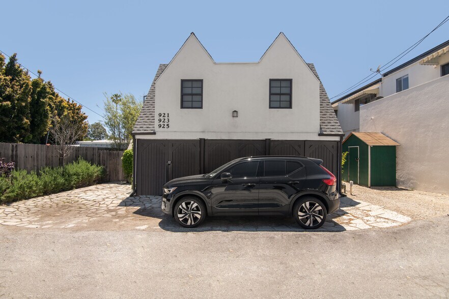 More Photos Of 921-925 16th St, Santa Monica Apartments For Sale