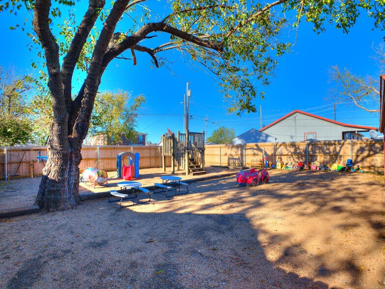 More Photos Of 305 S Chickasaw Ave, Claremore Daycare Center For Sale