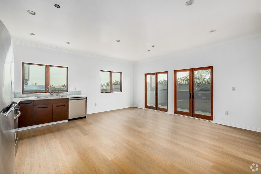 More Photos Of 930 S Robertson Blvd, Los Angeles Apartments For Lease