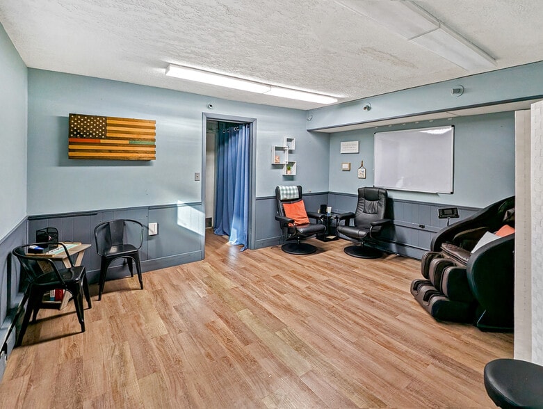 More Photos Of 57 N Plank St, Rossville Office For Sale