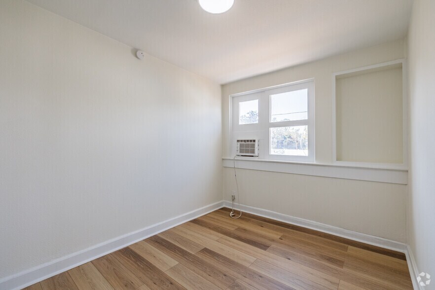 More Photos Of 218 N Pinellas Ave, Tarpon Springs Apartments For Sale