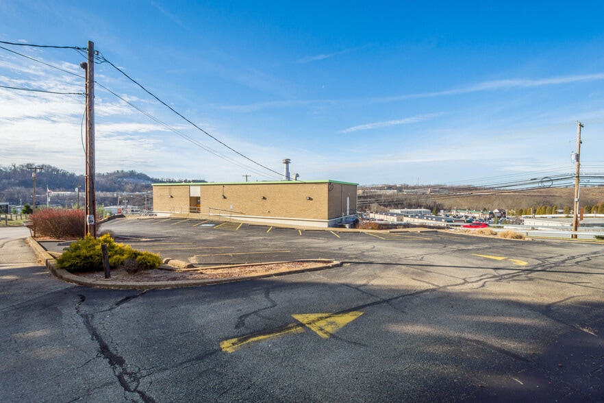 More Photos Of 590 Washington Rd, Washington Office For Sale