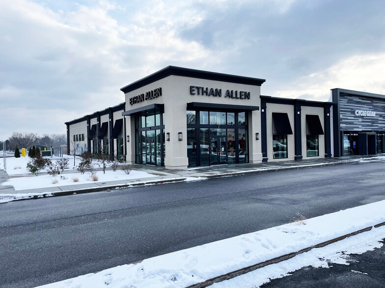 More Photos Of 131 Colonie Ctr, Albany Unknown For Lease