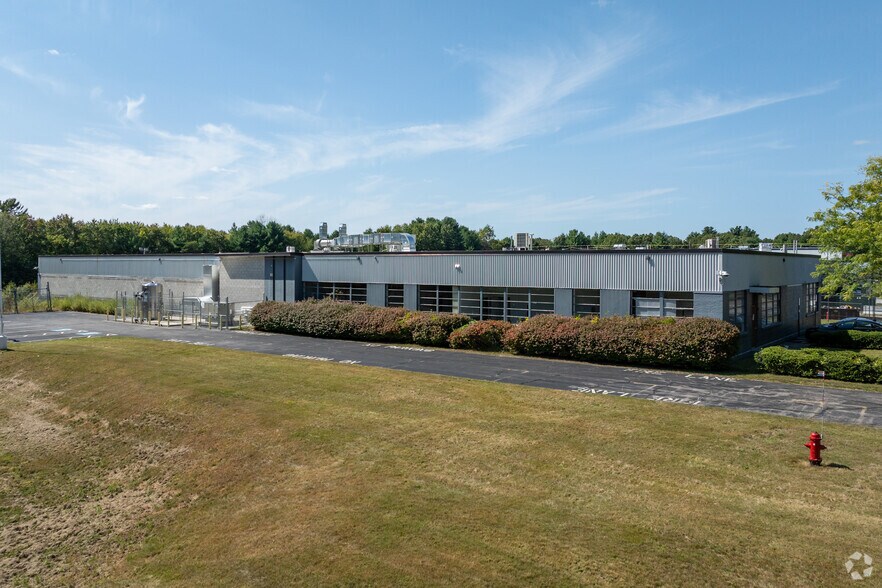 Primary Photo Of 1073 Main St, Millis-Clicquot Warehouse For Lease