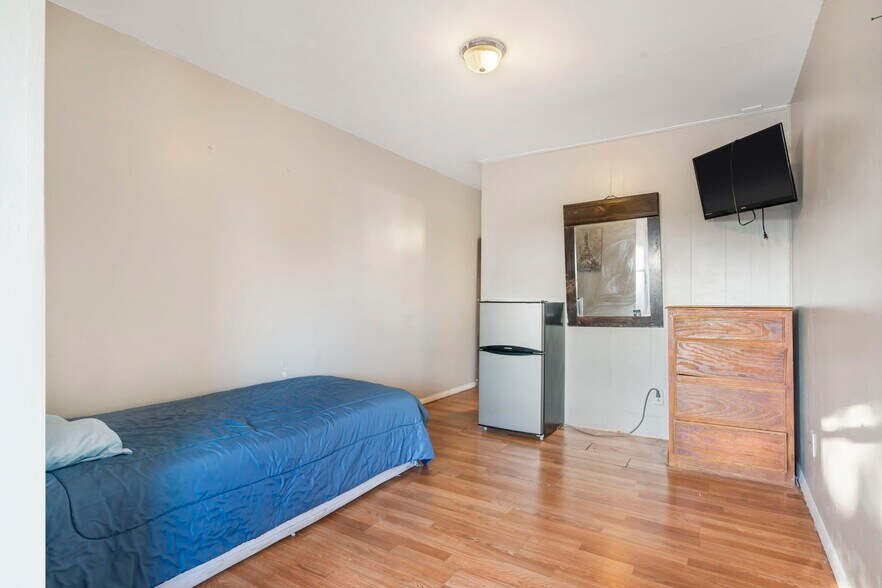 More Photos Of 1107-1109 W 76 Country Blvd, Branson General Retail For Sale