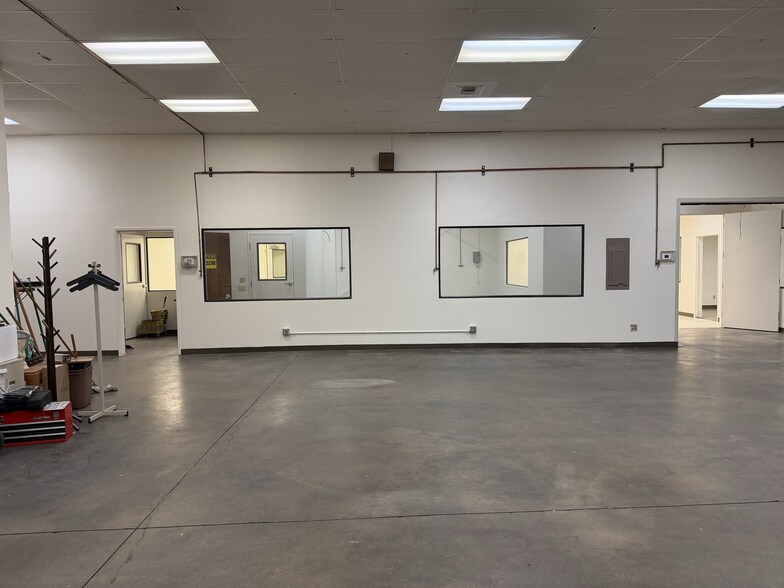 More Photos Of 536 Hi Tech Pky, Oakdale Warehouse For Sale