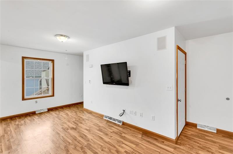 More Photos Of 457 2nd St, California Apartments For Sale