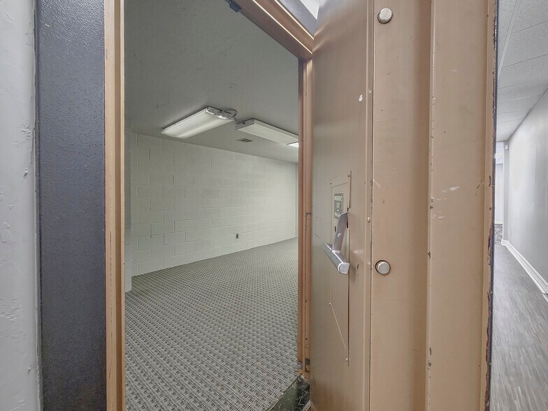 More Photos Of 6001 Nw Expressway, Oklahoma City Office For Sale