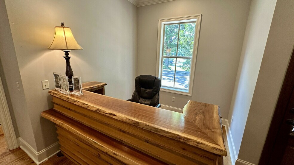 More Photos Of 216 W Jackson St, Ridgeland Office For Lease