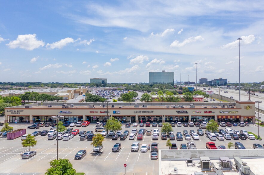 More Photos Of 13744-13830 Northwest Fwy, Houston Storefront For Lease