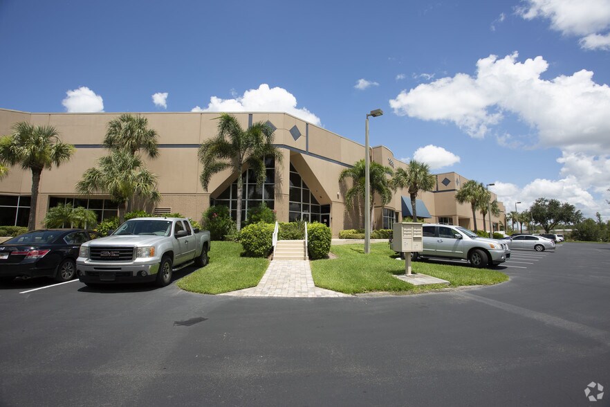 More Photos Of 13830 Jetport Commerce Pky, Fort Myers Warehouse For Lease