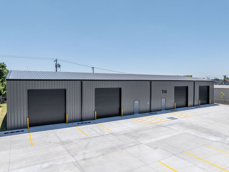 More Photos Of 116 NE 37th St, Oklahoma City Warehouse For Lease