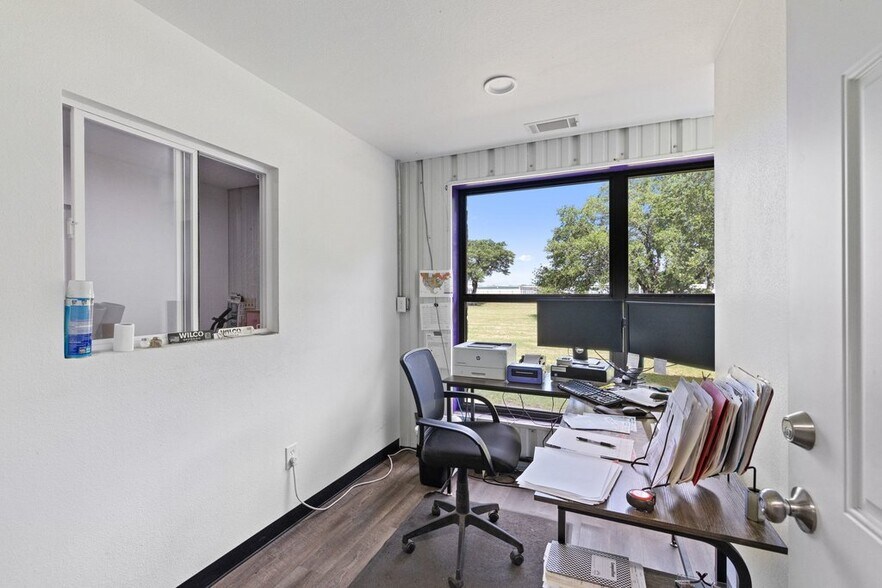 More Photos Of 101 John Kelly St, Burnet Industrial For Sale