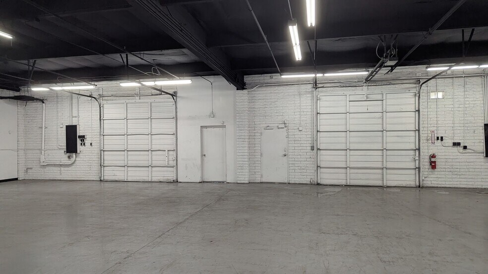 More Photos Of 819 W 22nd St, Tempe Warehouse For Lease