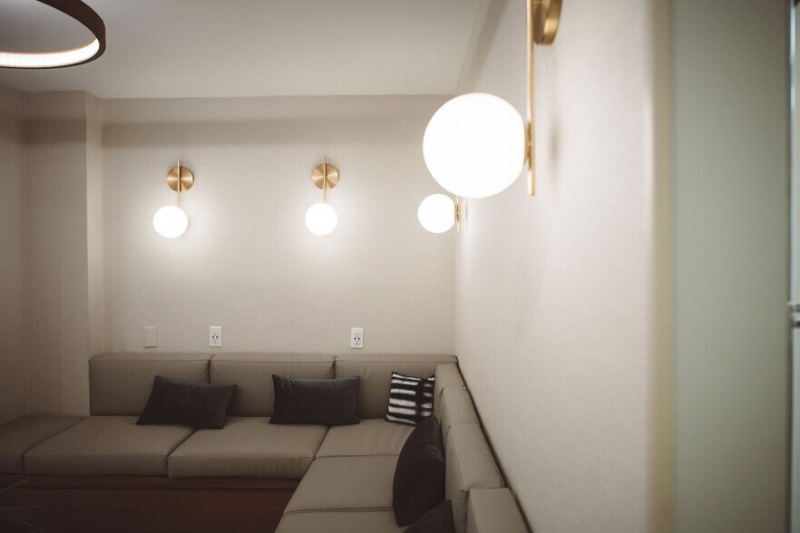 More Photos Of 25 Central Park W, New York Apartments For Lease