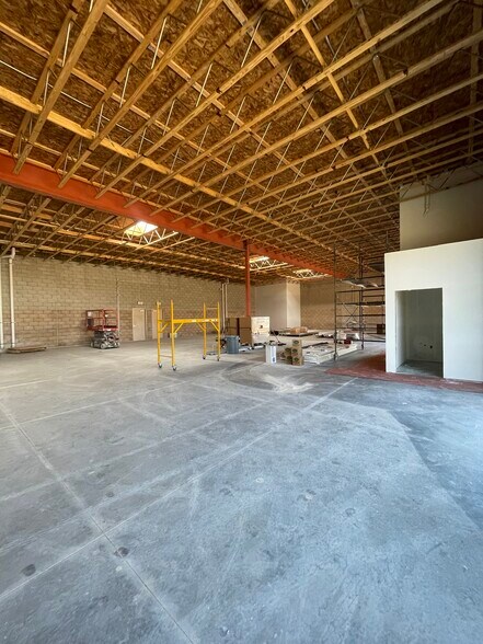More Photos Of 1133 W Avenue L12, Lancaster Light Distribution For Lease