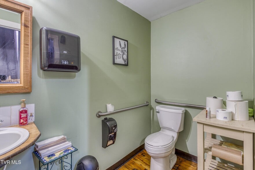 More Photos Of 139 Town Square St, Glade Spring Restaurant For Sale