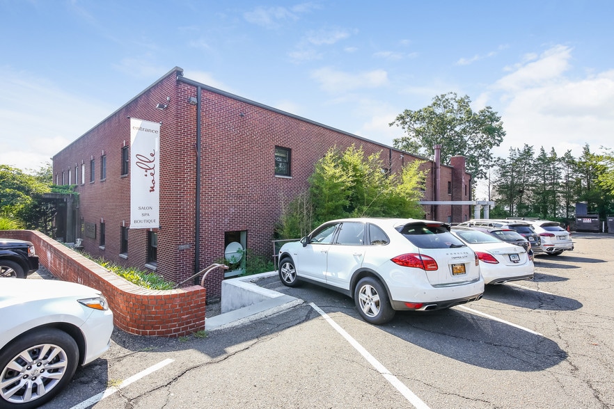 More Photos Of 1100 High Ridge Rd, Stamford Freestanding For Sale