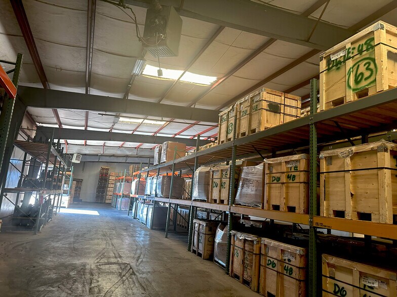 More Photos Of 1014 Commercial Blvd N, Arlington Manufacturing For Lease