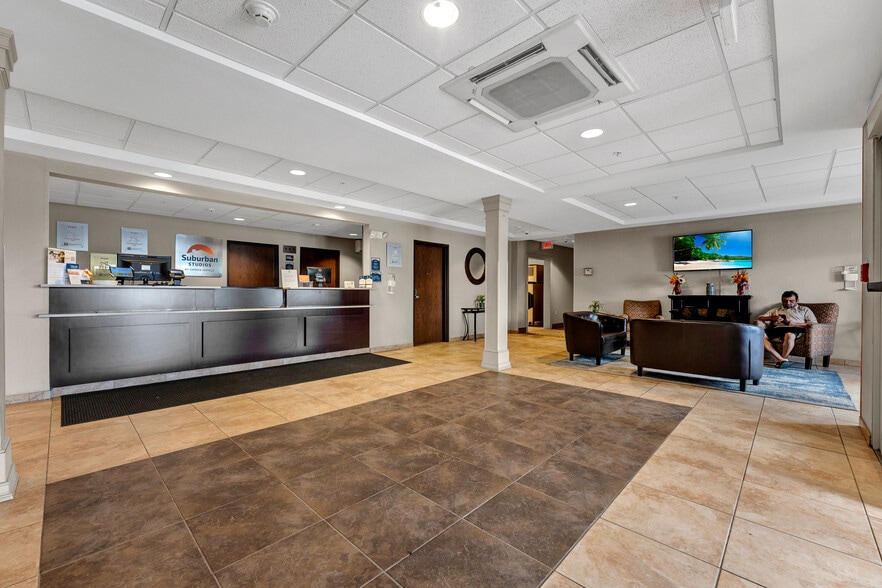 More Photos Of 975 Sheffield St, Washington Hotel For Sale