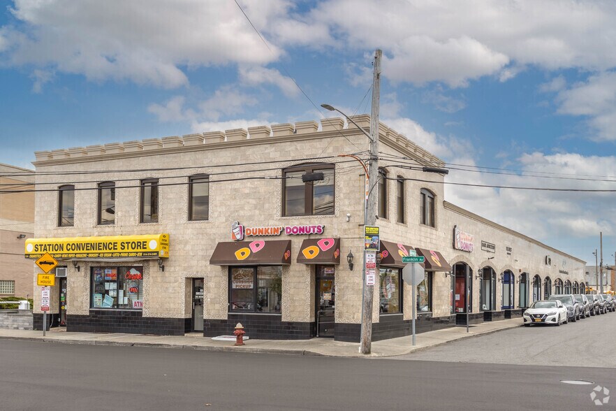 More Photos Of 31 Franklin Ave, Hewlett Freestanding For Sale