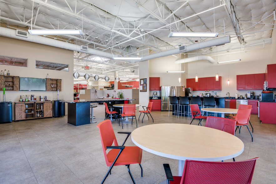 More Photos Of 14086 Proton Rd, Dallas Light Manufacturing For Sale